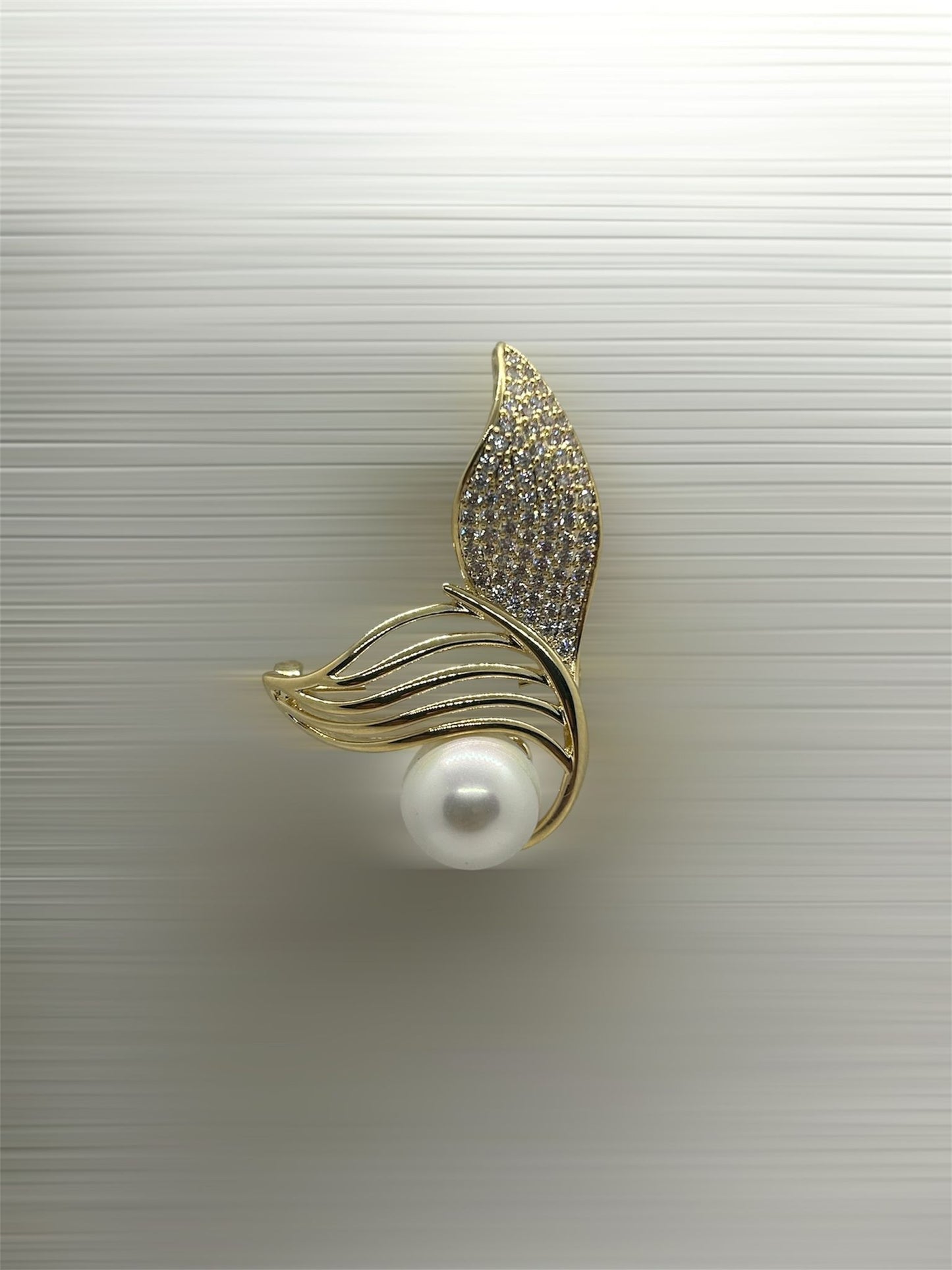 Gold leaf pearl brooch